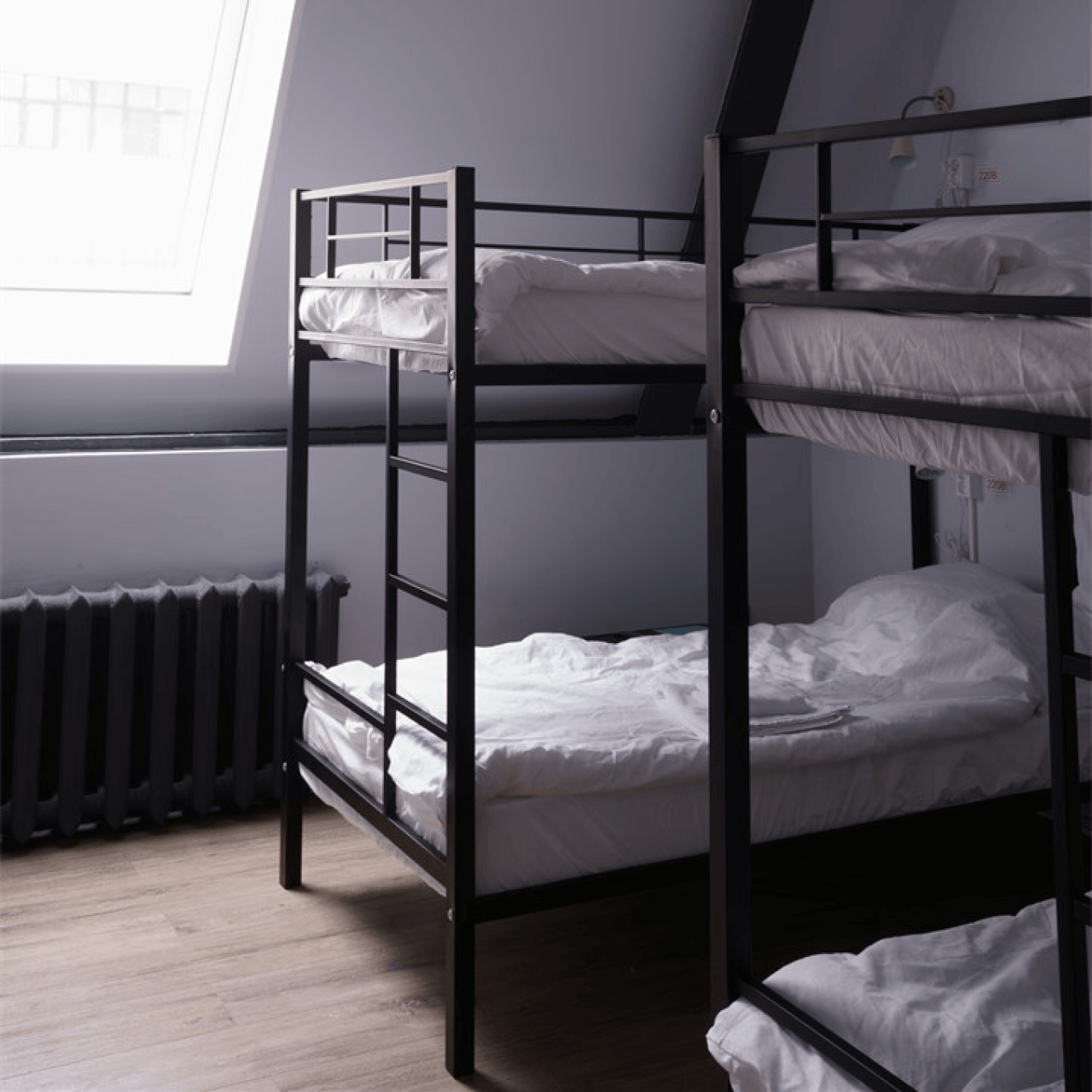 Двухъярусные кровати в хостеле