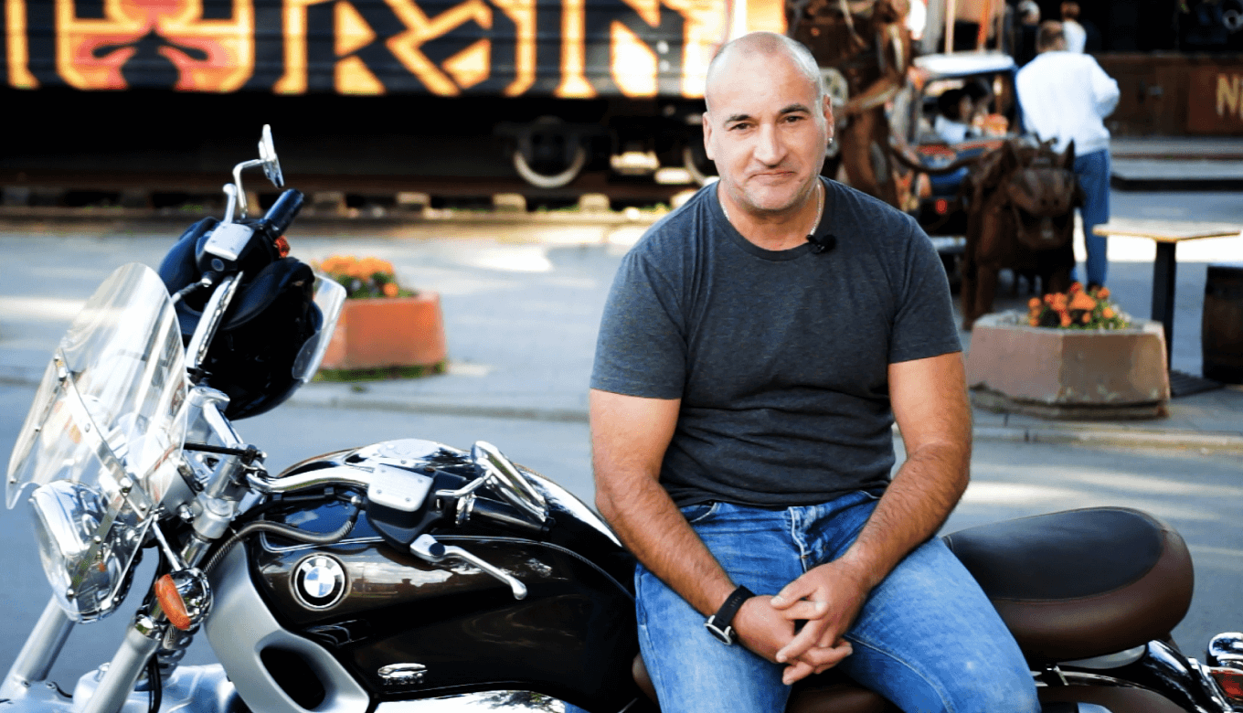 Сергей Гайбун с мотоциклом BMW R1200C