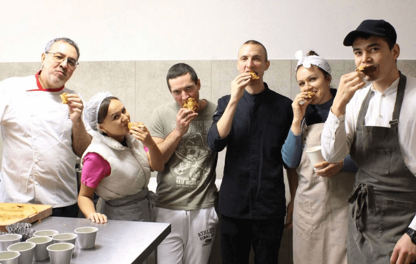 Команда пекарни «Между нами булочками»